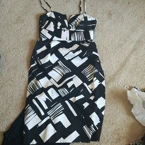 White and black zip back dress